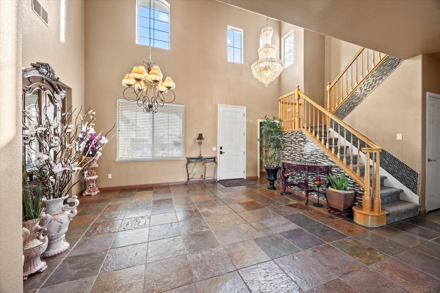 9820 Spring View Way Elk Grove, CA 95757 - Photo 6 of 48