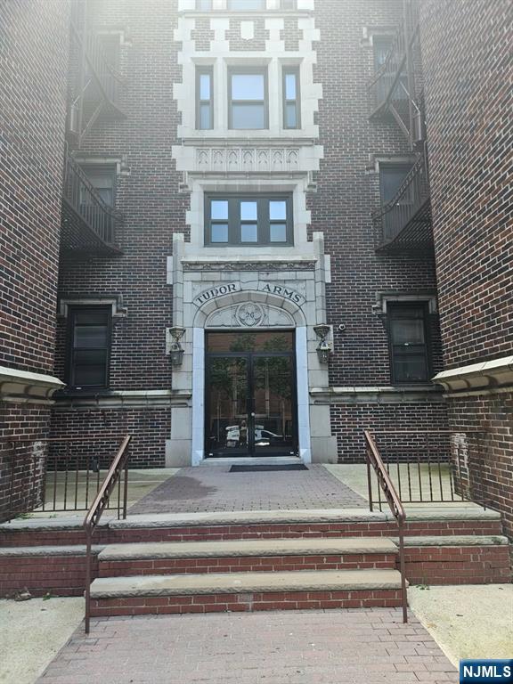 26 Spring Dell, Unit 6A Rutherford, NJ 07070 - Photo 2 of 11 Gallery Image 2