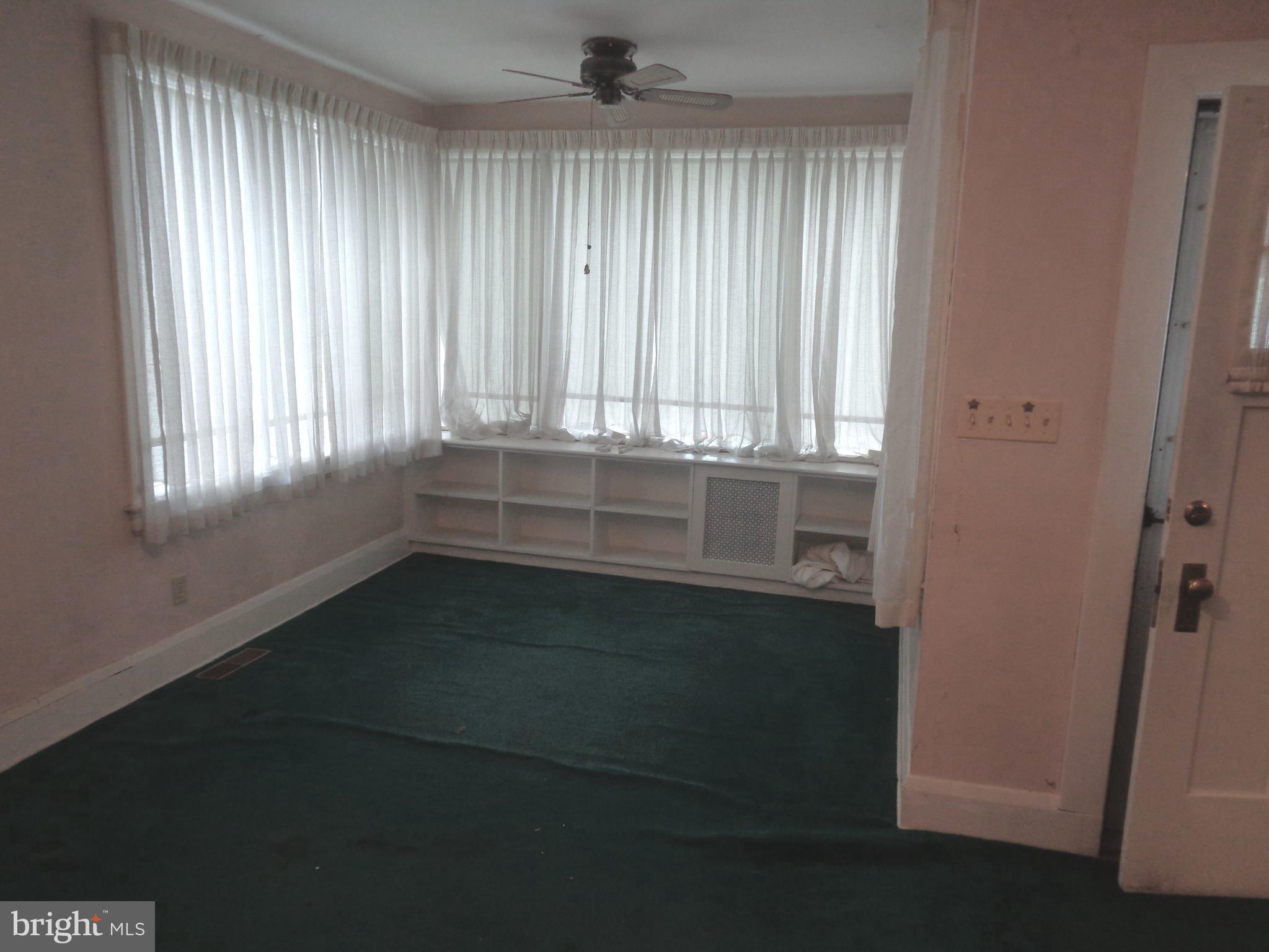 47 Broadship Road Baltimore, MD 21222 - Photo 14 of 27 an empty room with windows