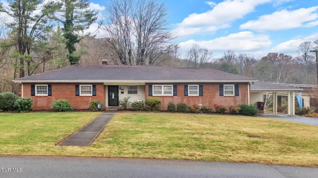 $339,900 | 700 Edgewood Drive, Johnson City, TN 37601