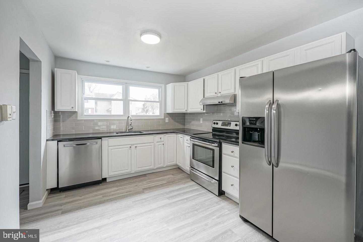 15 Kings Road Sicklerville, NJ 08081 - Photo 4 of 11 Modern kitchen with sleek finishes.