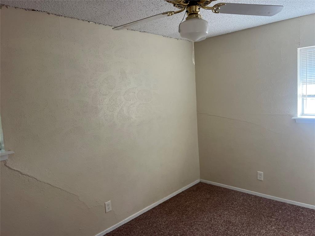 316 East White Street Pilot Point, TX 76258 - Photo 4 of 8