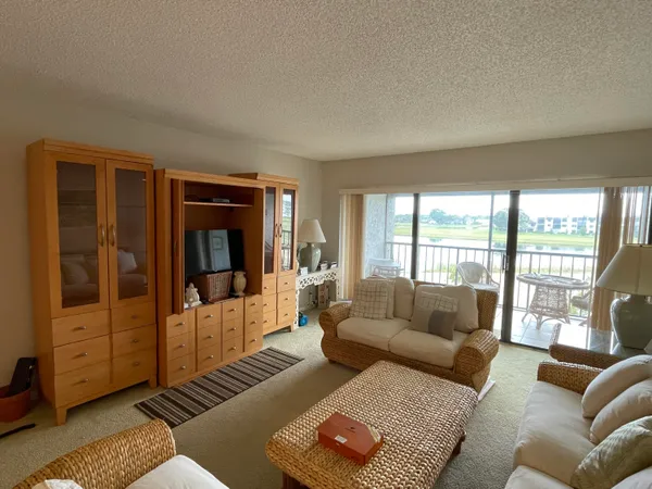 $1,400 | 4838 Esedra Court, Unit 304, Lake Worth, FL 33467