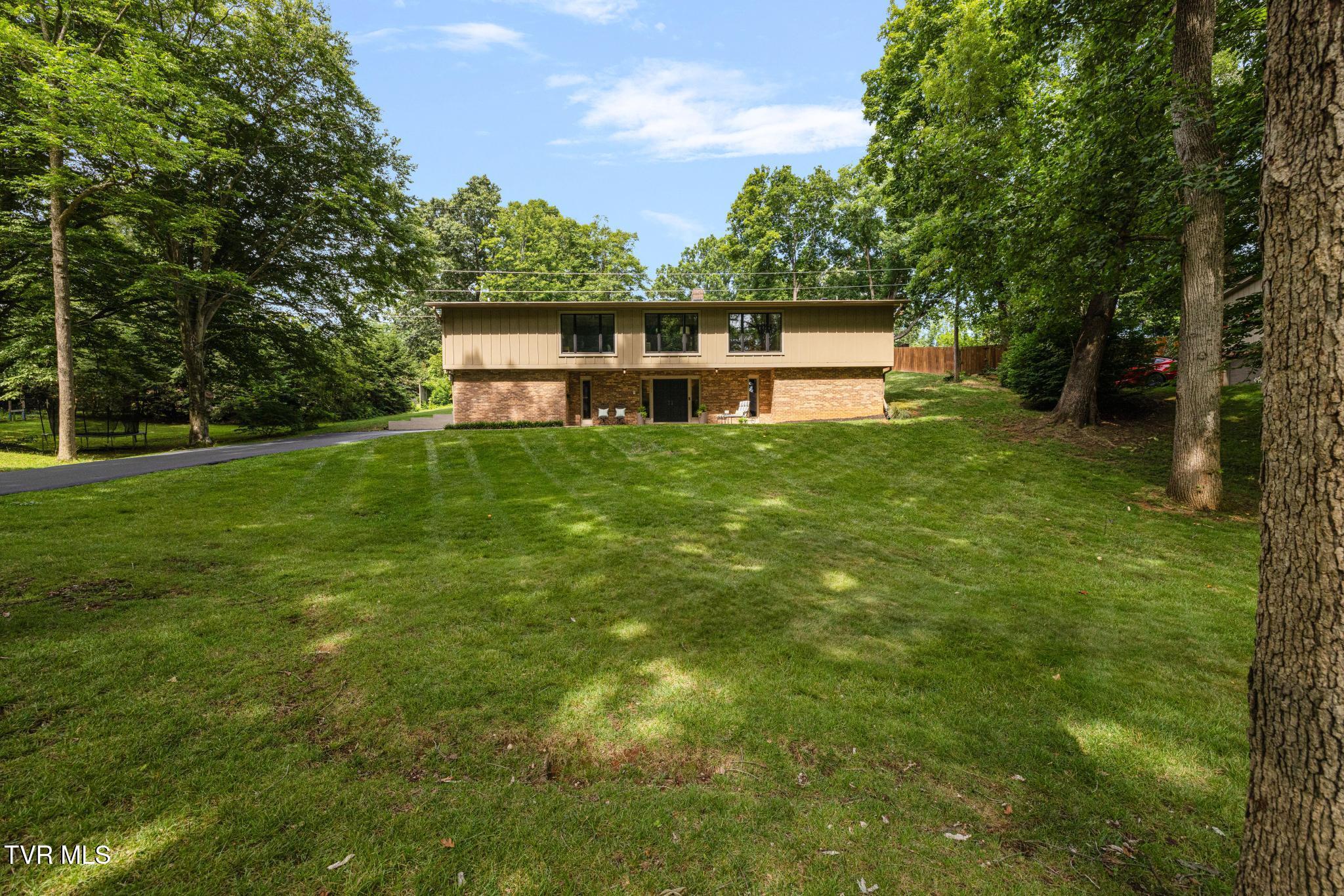 1006 Friar Tuck Road Johnson City, TN 37604 - Photo 2 of 57 Street view