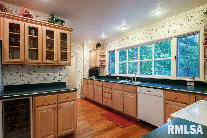 106 Bechtel Road Bettendorf, IA 52722 - Photo 7 of 18 Gallery Image 7