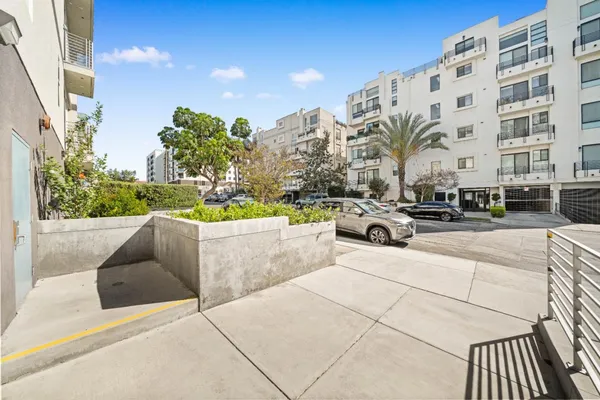$699,000 | 1055 South Serrano Avenue, Unit 305, Los Angeles, CA 90006