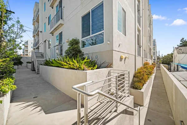 $699,000 | 1055 South Serrano Avenue, Unit 305, Los Angeles, CA 90006