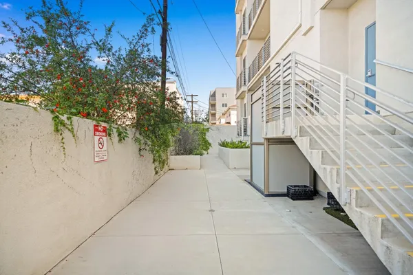 $699,000 | 1055 South Serrano Avenue, Unit 305, Los Angeles, CA 90006