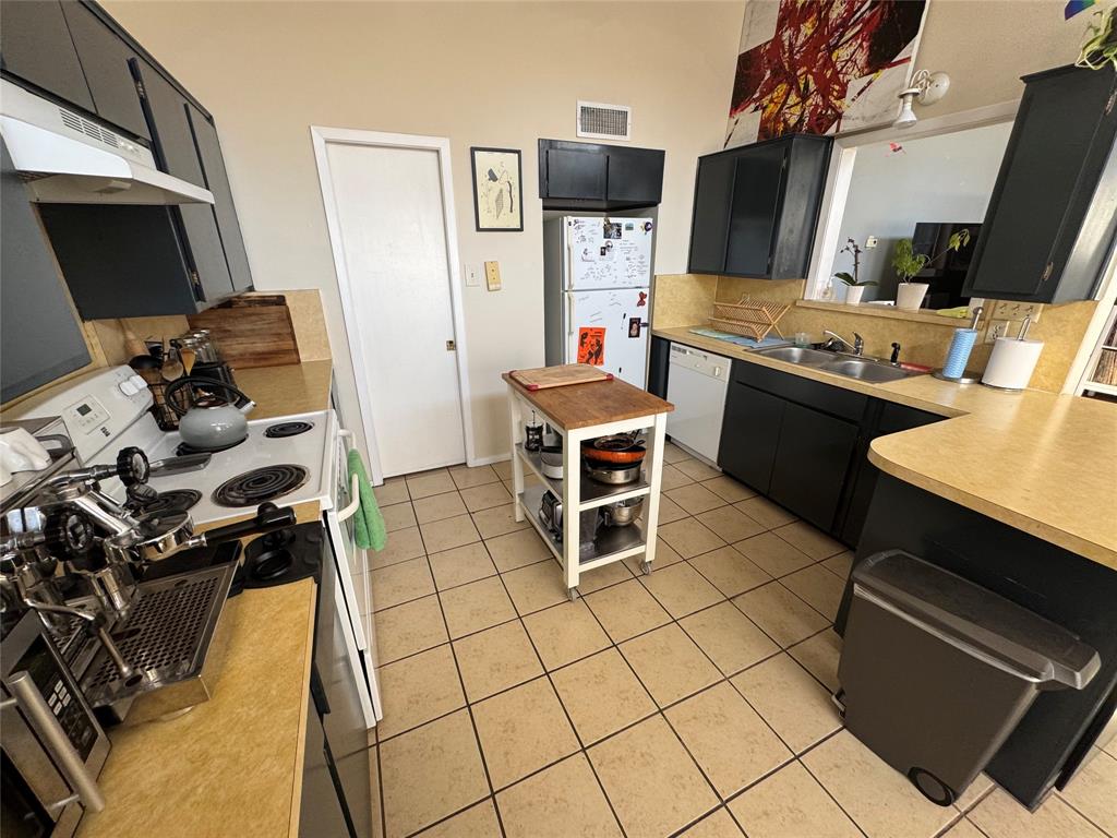 2708 McCart Avenue, Unit 2710 Fort Worth, TX 76110 - Photo 4 of 10 a work place with table and chairs