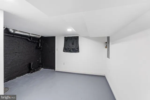 a view of room with walk in closet