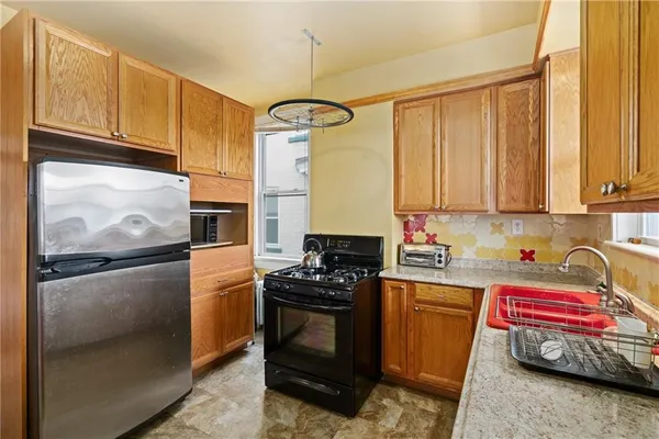 $2,975 | 922 Jancey Street, Pittsburgh, PA 15206