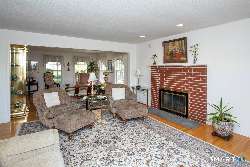 735 Cook Hill Road Cheshire, CT 06410 - Photo 13 of 35