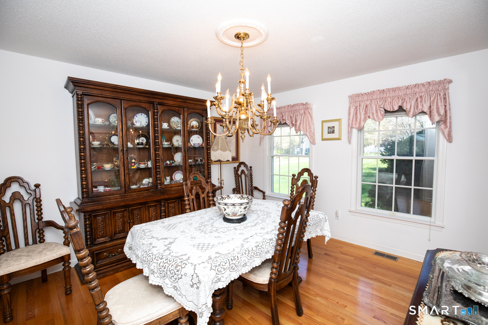 735 Cook Hill Road Cheshire, CT 06410 - Photo 15 of 35