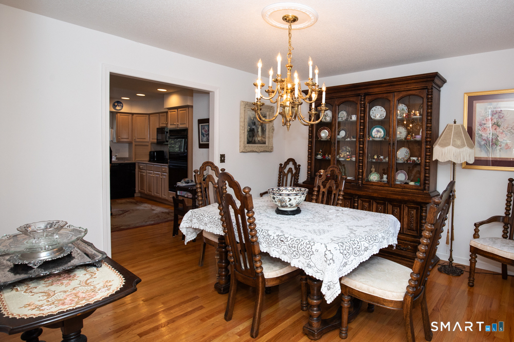 735 Cook Hill Road Cheshire, CT 06410 - Photo 16 of 35