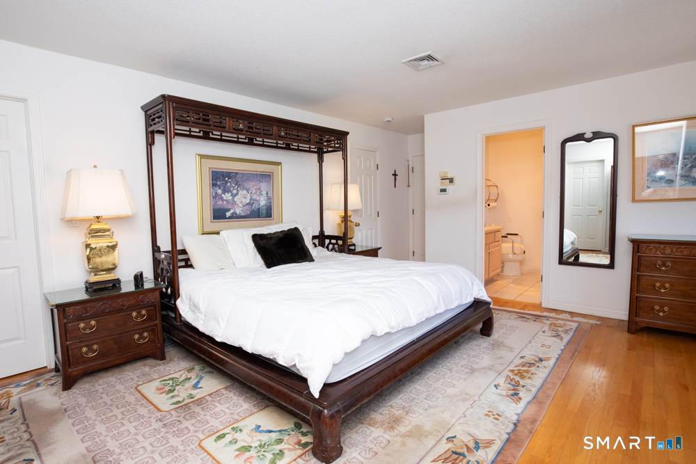 735 Cook Hill Road Cheshire, CT 06410 - Photo 19 of 35