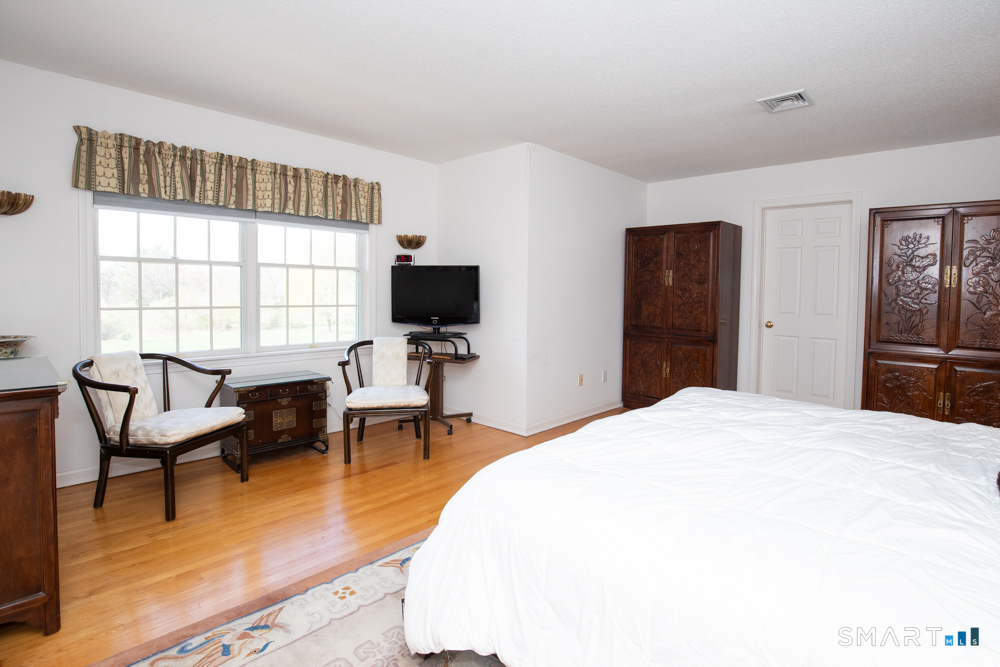 735 Cook Hill Road Cheshire, CT 06410 - Photo 21 of 35