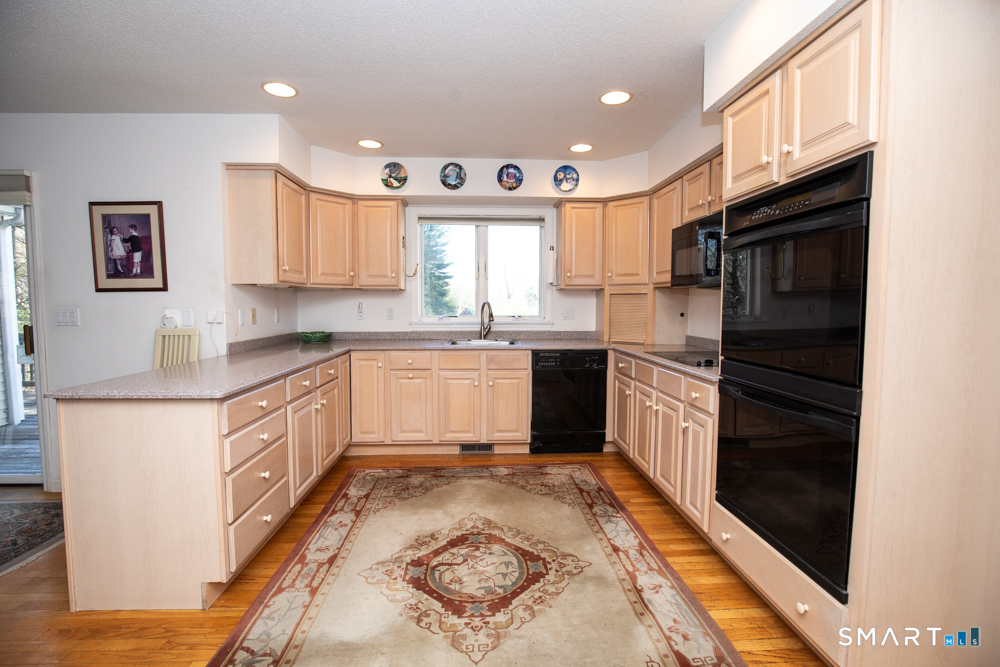 735 Cook Hill Road Cheshire, CT 06410 - Photo 7 of 35