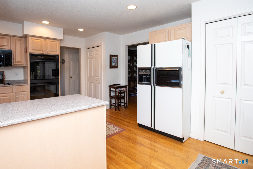 735 Cook Hill Road Cheshire, CT 06410 - Photo 8 of 35