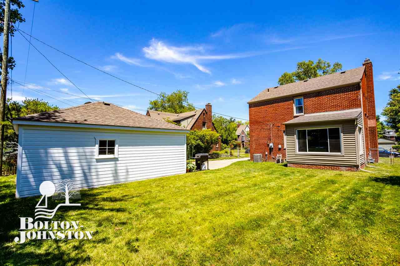 1377 Bedford Road Grosse Pointe, MI 48230 - Photo 36 of 37 50015992-35.JPG