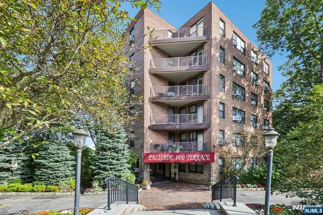 $295,000 | 1450 Palisade Avenue, Unit 5J, Fort Lee, NJ 07024