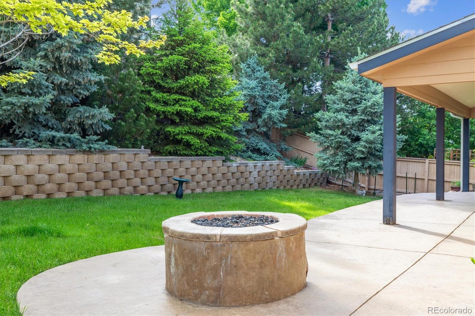 2601 Pemberly Avenue Highlands Ranch, CO 80126 - Photo 37 of 38 a view of a back yard