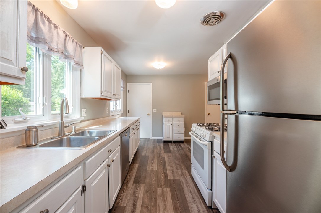 84 Harvest Road Perinton, NY 14450 - Photo 11 of 42