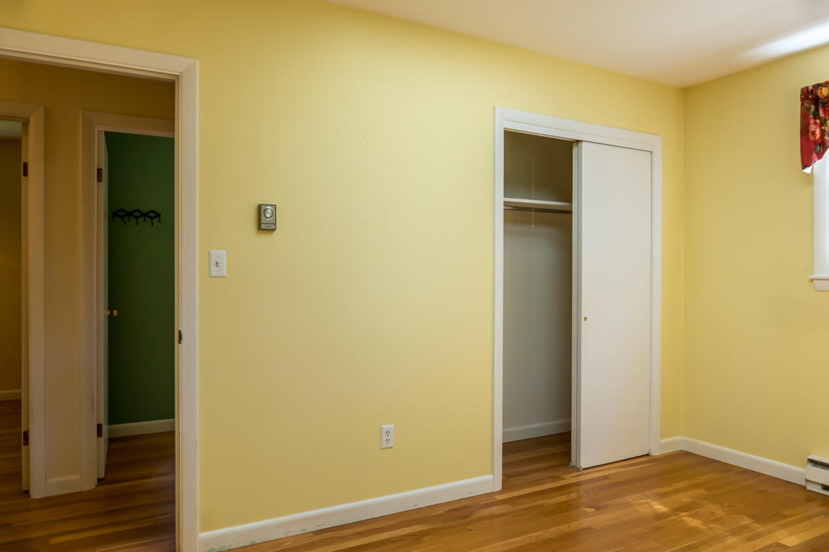 39 Spar Cove Road Freeport, ME 04032 - Photo 29 of 67 33-3rd bedroom (3 of 3)