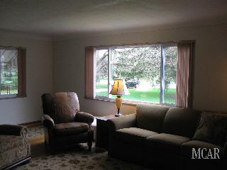 6760 Douglas Road Lambertville, MI 48144 - Photo 9 of 19 Living Room