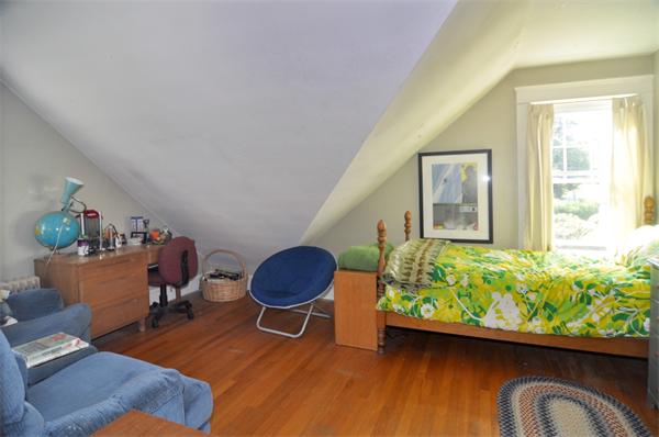 5 Highland Road Tiverton, RI 02878 - Photo 18 of 26 a living room with furniture and a potted plant