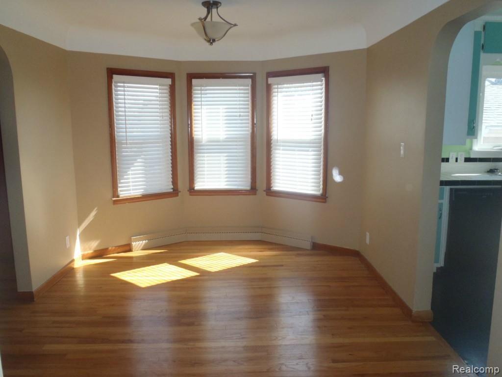 3734 South Crooks Road South Rochester, MI 48309 - Photo 15 of 30 LOTS OF NATURAL LIGHT IN DINING ROOM