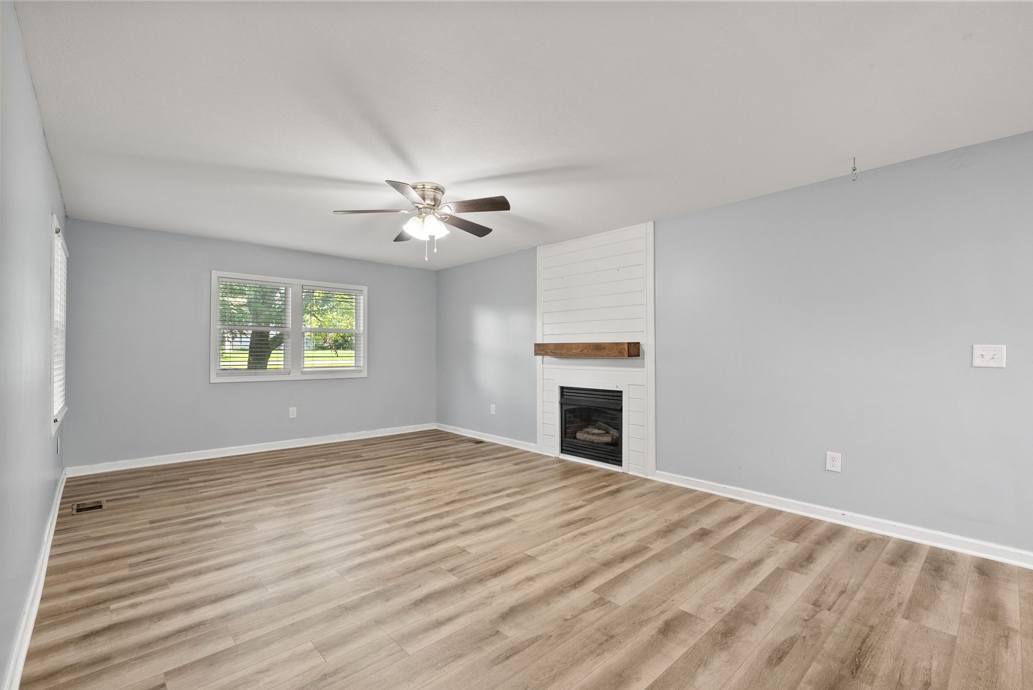 1561 Woodlawn Road Clarksville, TN 37042 - Photo 15 of 45