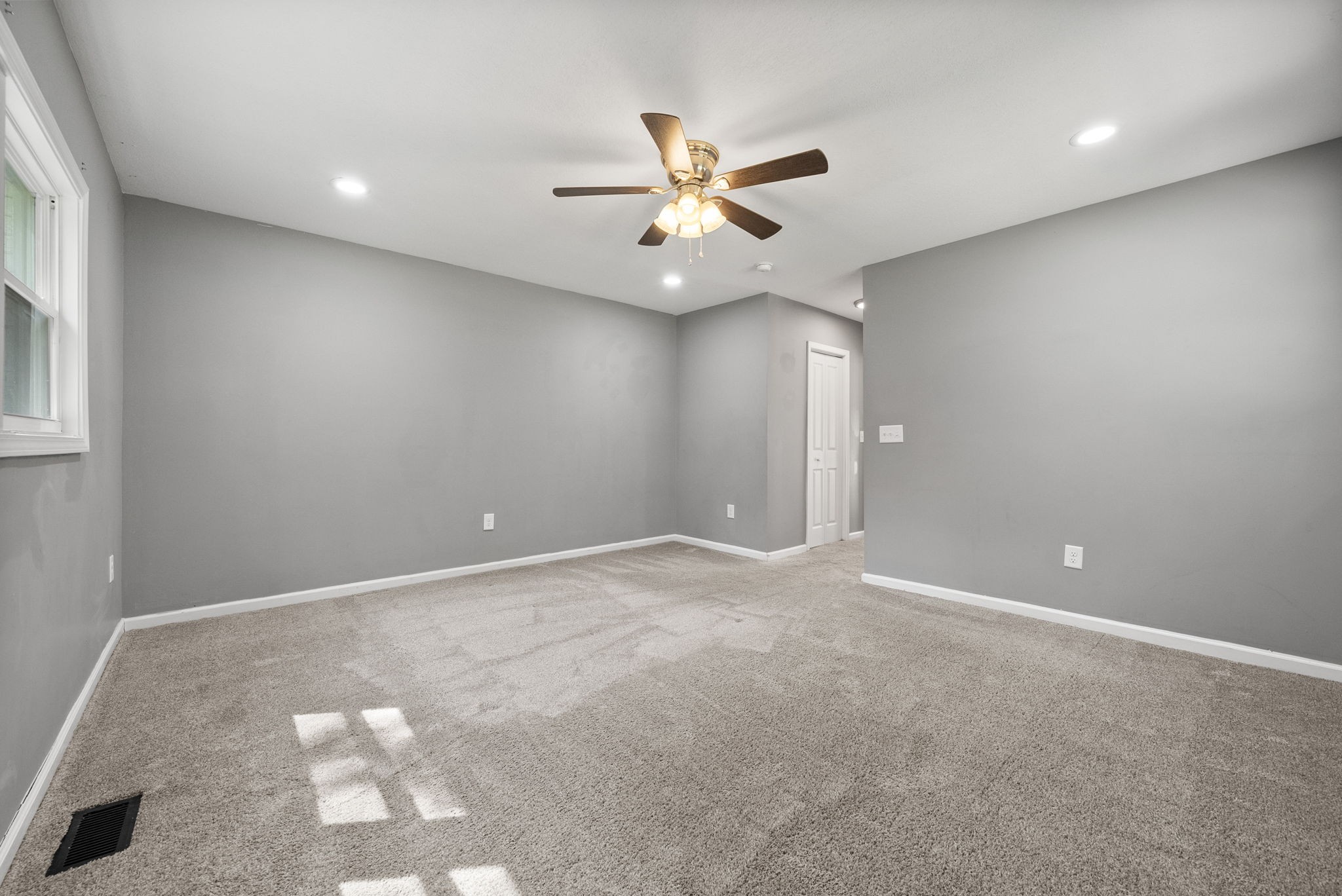 1561 Woodlawn Road Clarksville, TN 37042 - Photo 33 of 45