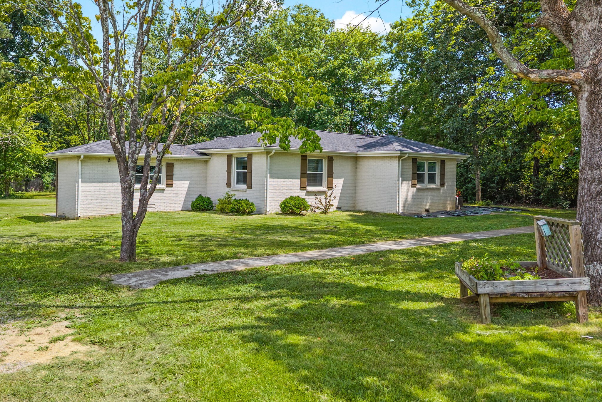 1561 Woodlawn Road Clarksville, TN 37042 - Photo 4 of 45