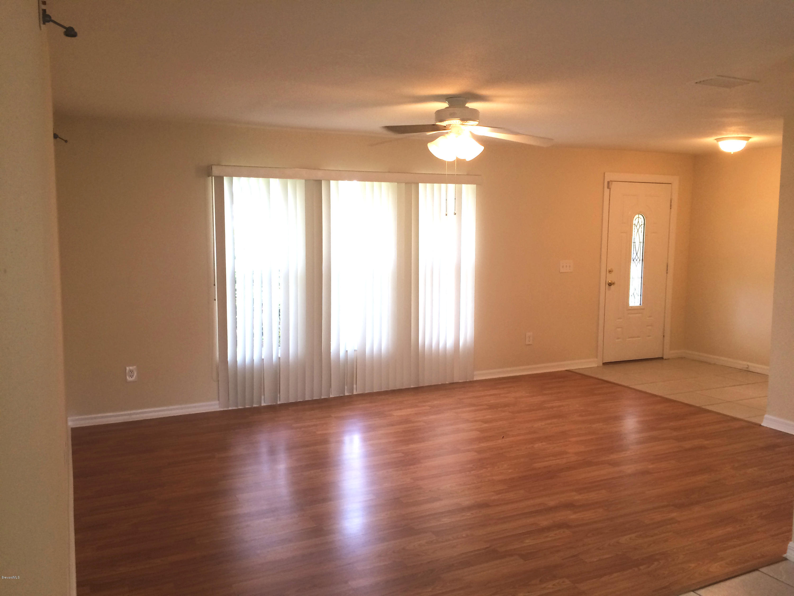 567 Croton Road Melbourne, FL 32935 - Photo 2 of 11 Living Room/Front Door
