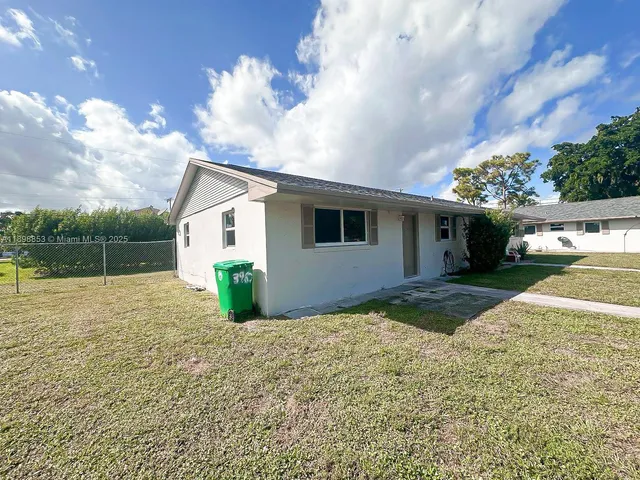 $2,000 | 3962 Park Lane, Unit 3962, Palm Springs, FL 33406