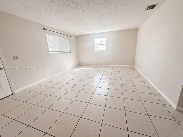 $2,000 | 3962 Park Lane, Unit 3962, Palm Springs, FL 33406