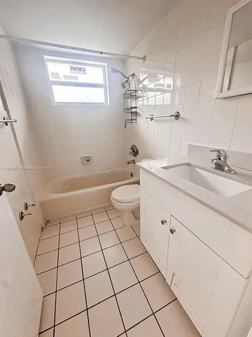 $2,000 | 3962 Park Lane, Unit 3962, Palm Springs, FL 33406