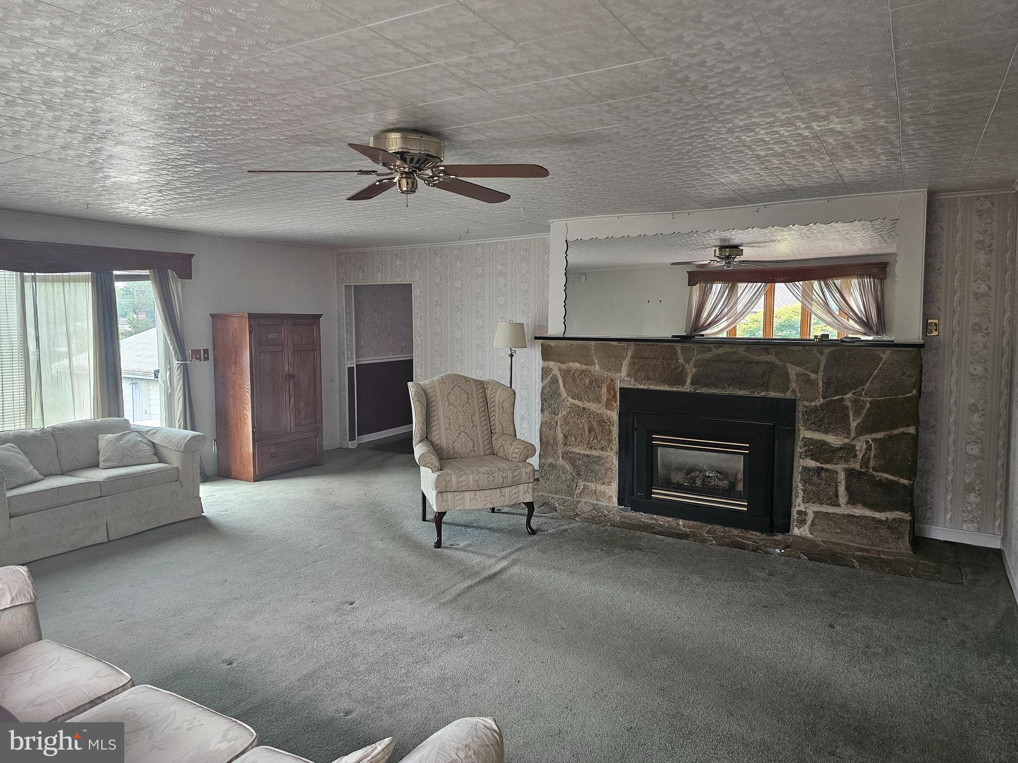 7 Ridge Avenue Newark, DE 19711 - Photo 16 of 21 Living Room