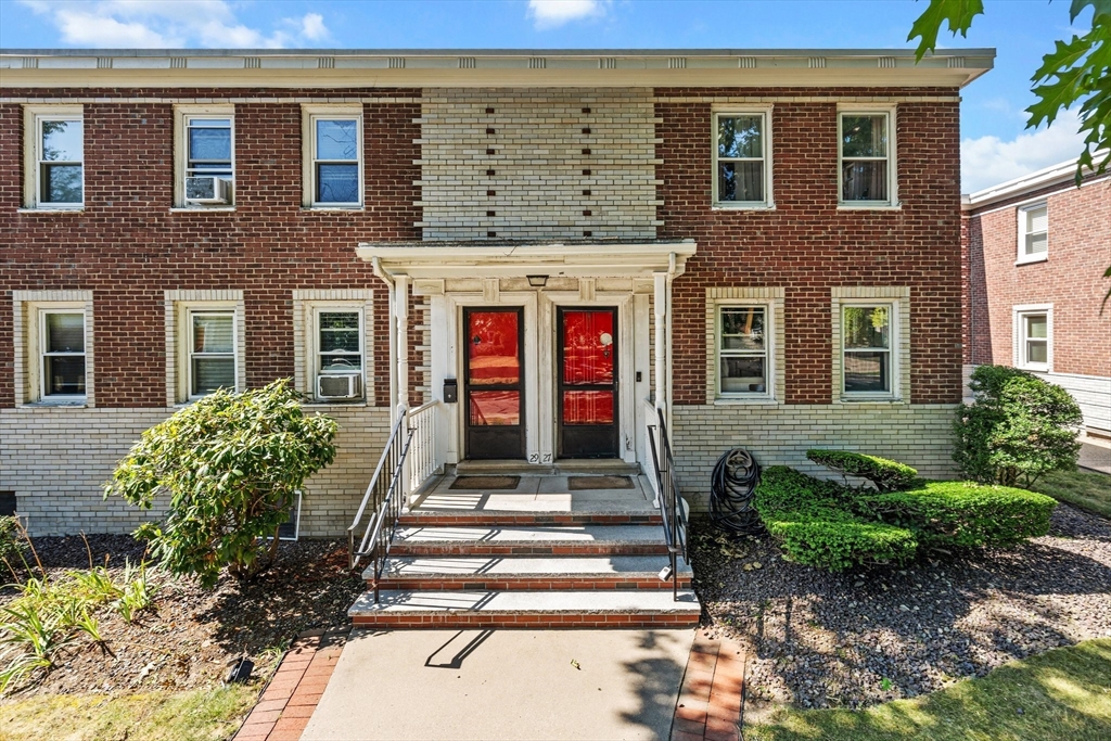 27 Newman Road, Unit 27 Malden, MA 02148 - Photo 3 of 31 Gallery Image 3