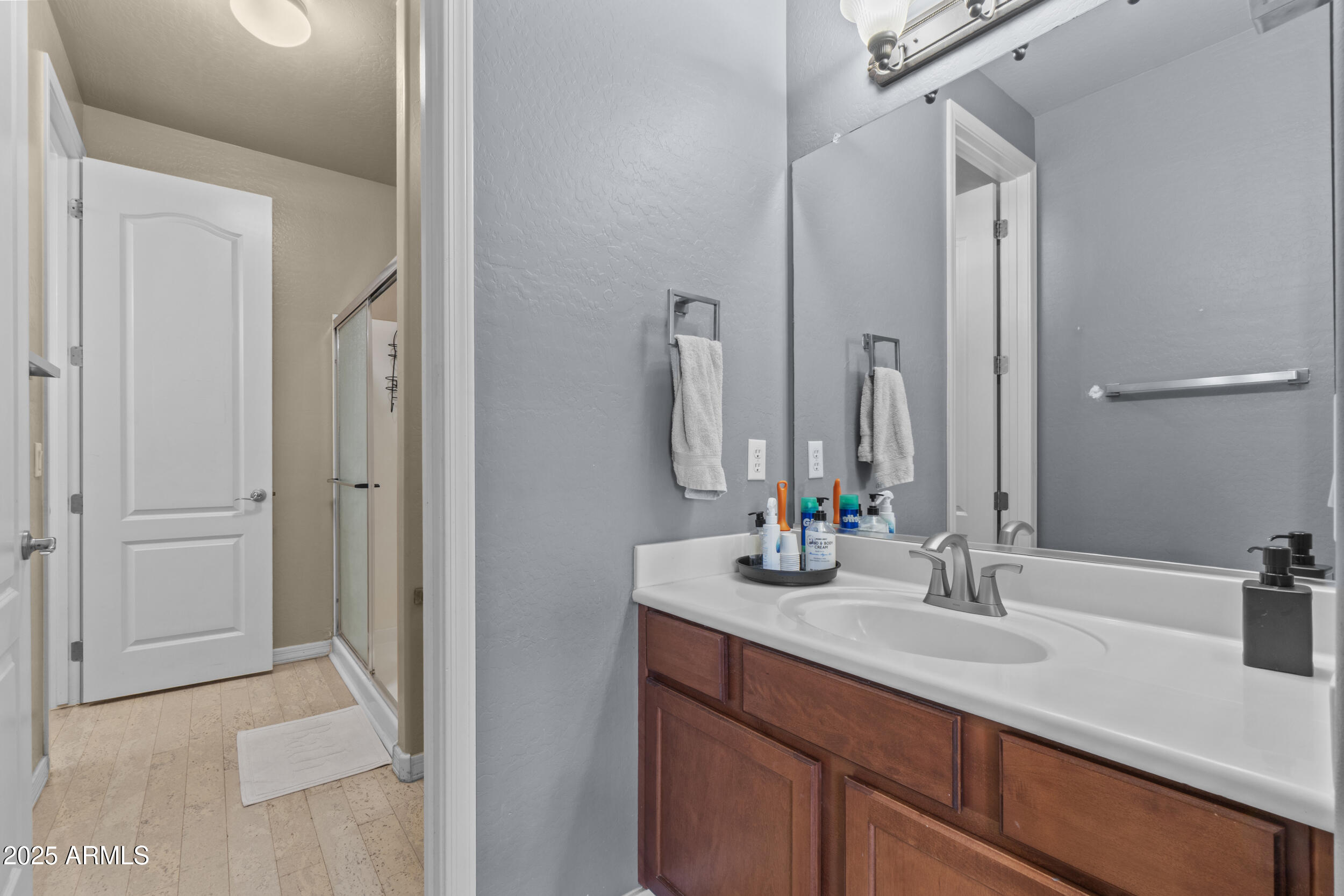 2879 East Janelle Way Gilbert, AZ 85298 - Photo 18 of 33 a bathroom with a double vanity sink and a mirror
