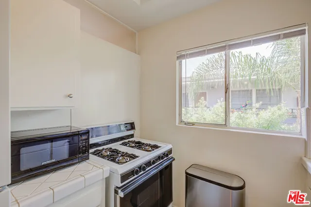 $2,150 | 1055 South Wooster Street, Unit 5, Los Angeles, CA 90035