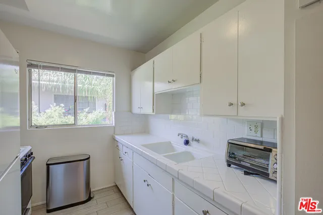 $2,150 | 1055 South Wooster Street, Unit 5, Los Angeles, CA 90035