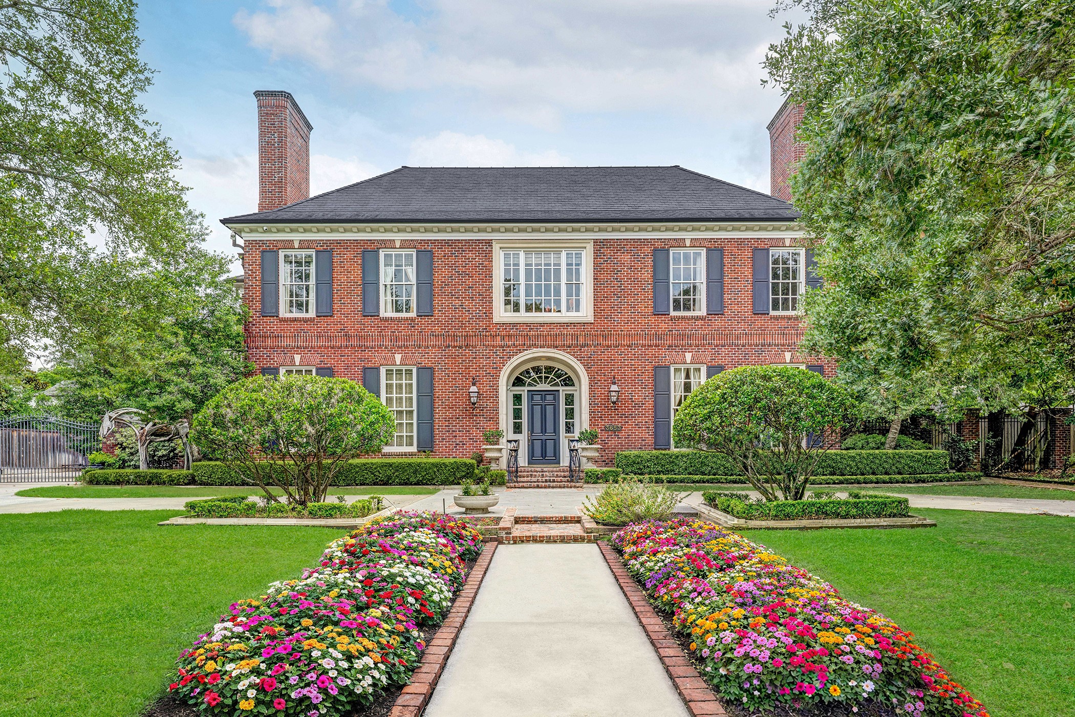 3653 Inverness Drive Houston, TX 77019 - Photo 1 of 39 3653 Inverness this image offers great ideas for enhancing the landscaping. This image has been virtually staged with beautiful hedges and flowers!