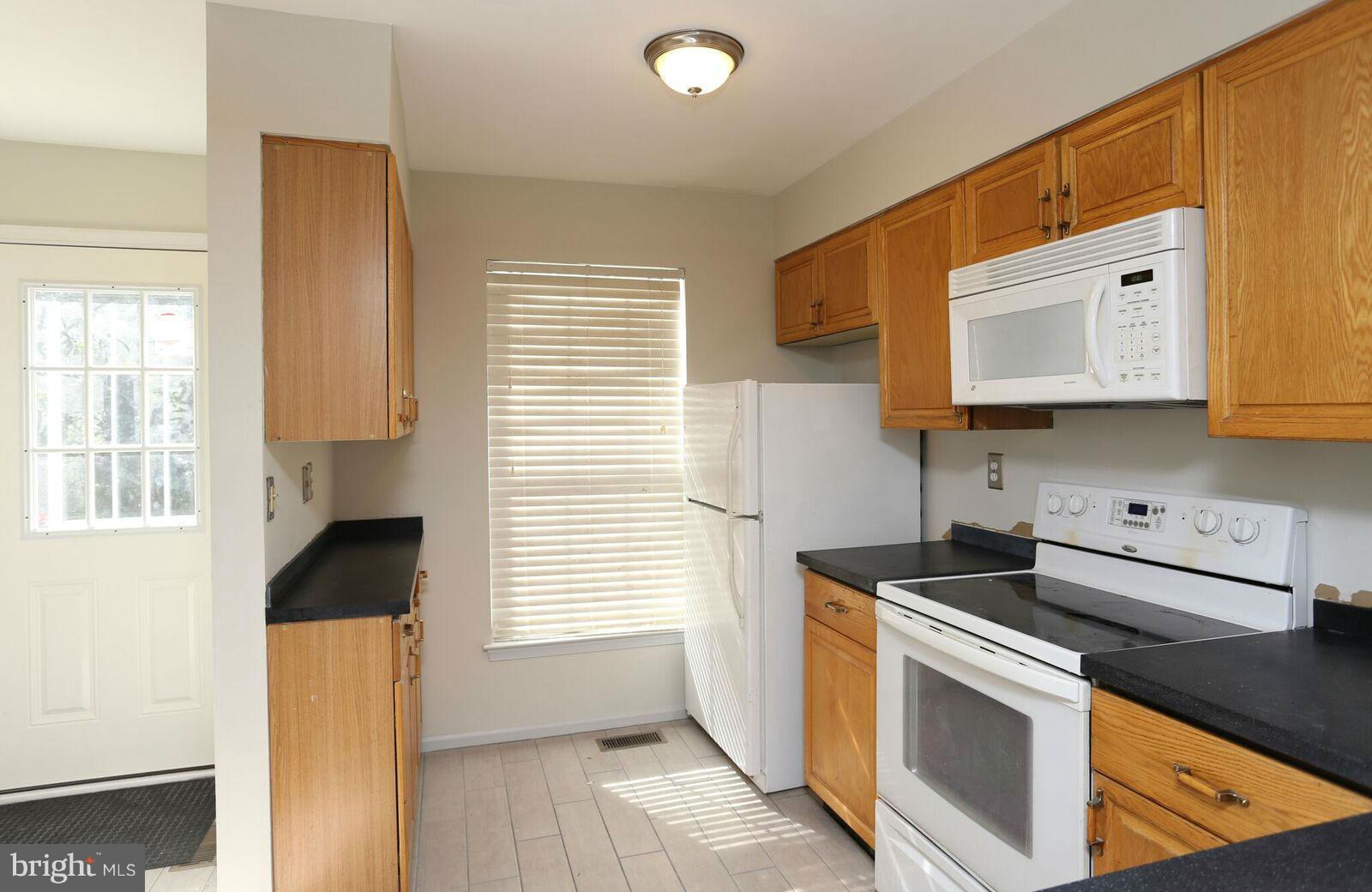 2103 Derby Ridge Lane, Unit 29 Silver Spring, MD 20910 - Photo 5 of 21 Kitchen