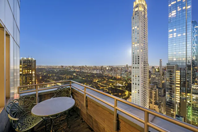 $3,990,000 | 301 West 57th Street, Unit 52C | Hell's Kitchen