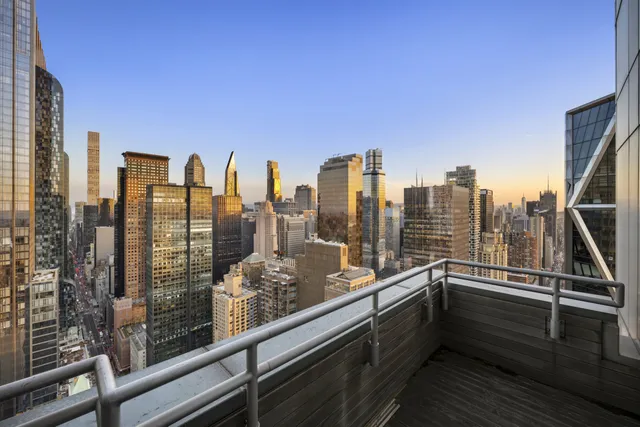 $3,990,000 | 301 West 57th Street, Unit 52C | Hell's Kitchen