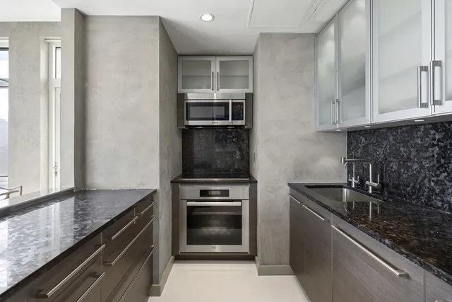 $3,990,000 | 301 West 57th Street, Unit 52C | Hell's Kitchen