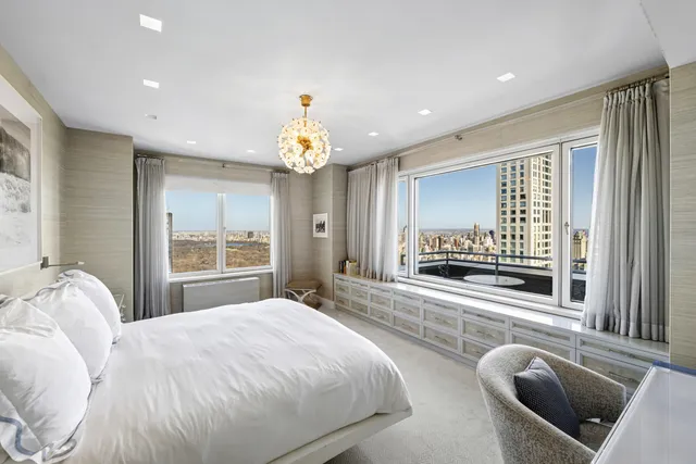 $3,990,000 | 301 West 57th Street, Unit 52C | Hell's Kitchen