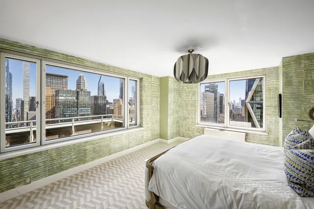 $3,990,000 | 301 West 57th Street, Unit 52C | Hell's Kitchen