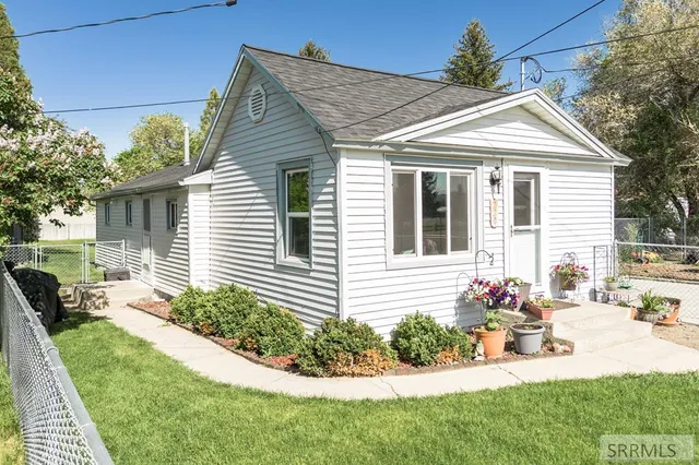 $206,000 | 220 South 2nd East, Soda Springs, ID 83276